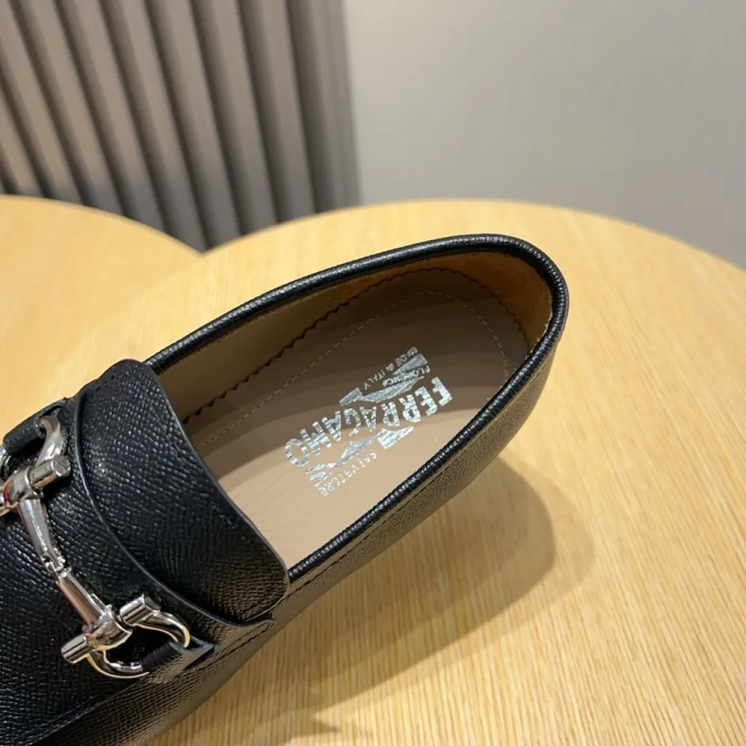 Men's Men's Shoes💰P640💰🔥《Ferragamo》👏Latest • High-end top brand luxury ~ purchasing agency, top quality ~. New fashionable business men's shoes🔜The uppers are made of original open-edge beaded cowhide➕cowhide·lining, with fine workmanship. The original stylish and soft combination wear-resistant and non-slip outsole is light and comfortable on the feet. The real thing looks better in real photos. Size: 38--44
